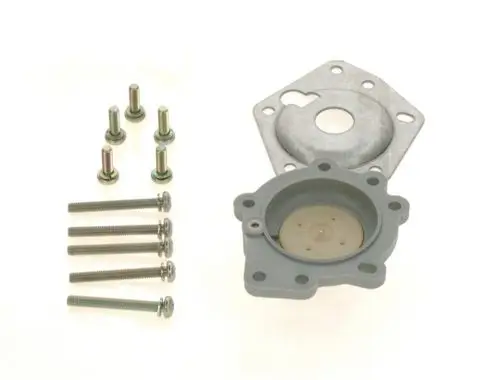 Bosch-Produkt bestehend aus einem grauen Deckel, einem Metallflansch und mehreren Schrauben in unterschiedlichen Größen, angeordnet auf einem hellen Hintergrund.